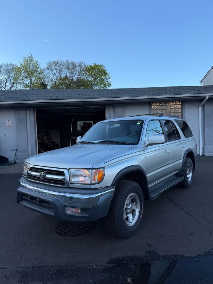2000 TOYOTA 4RUNNER SR 5