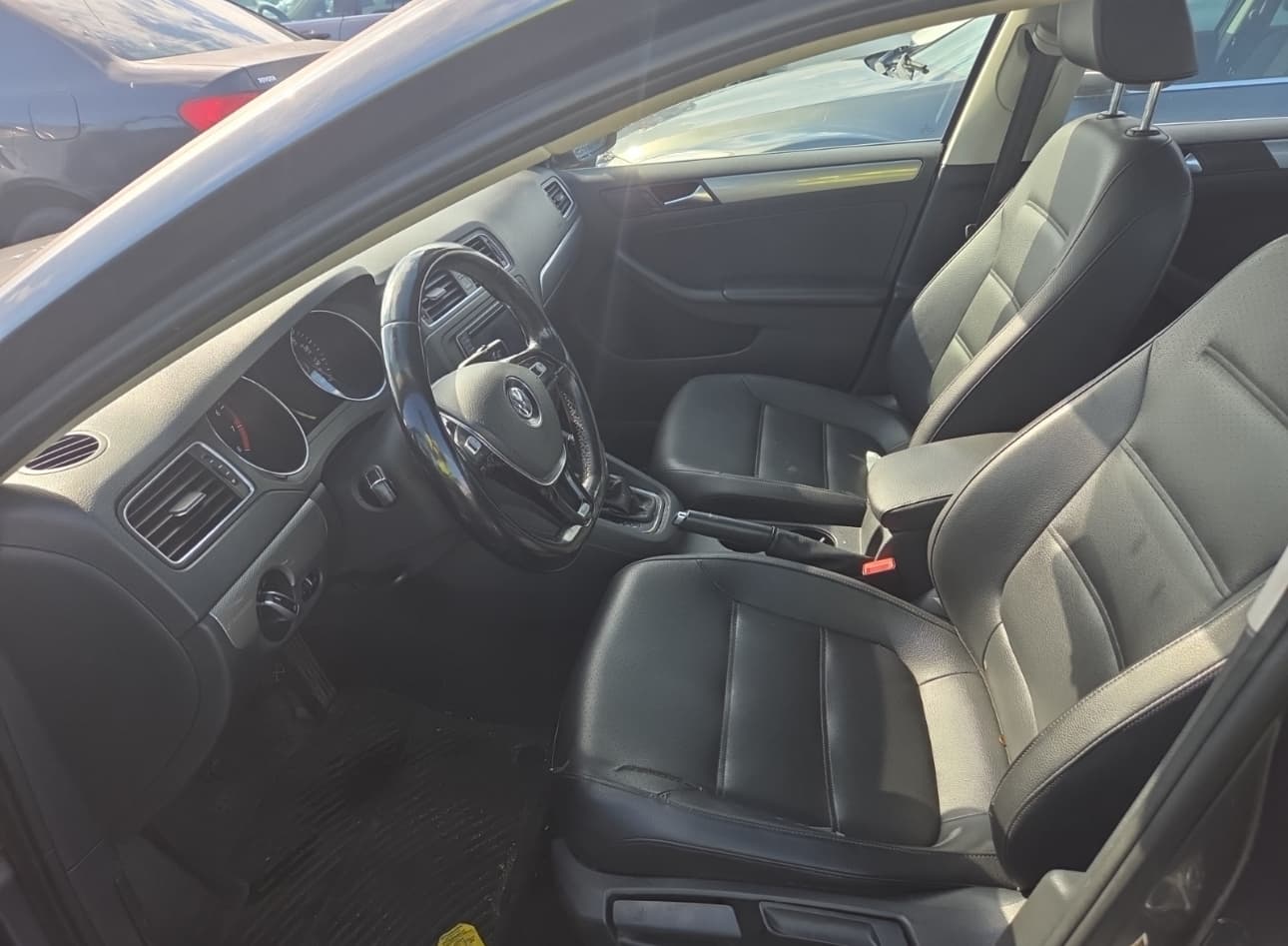 Volkswagen Jetta photo 3