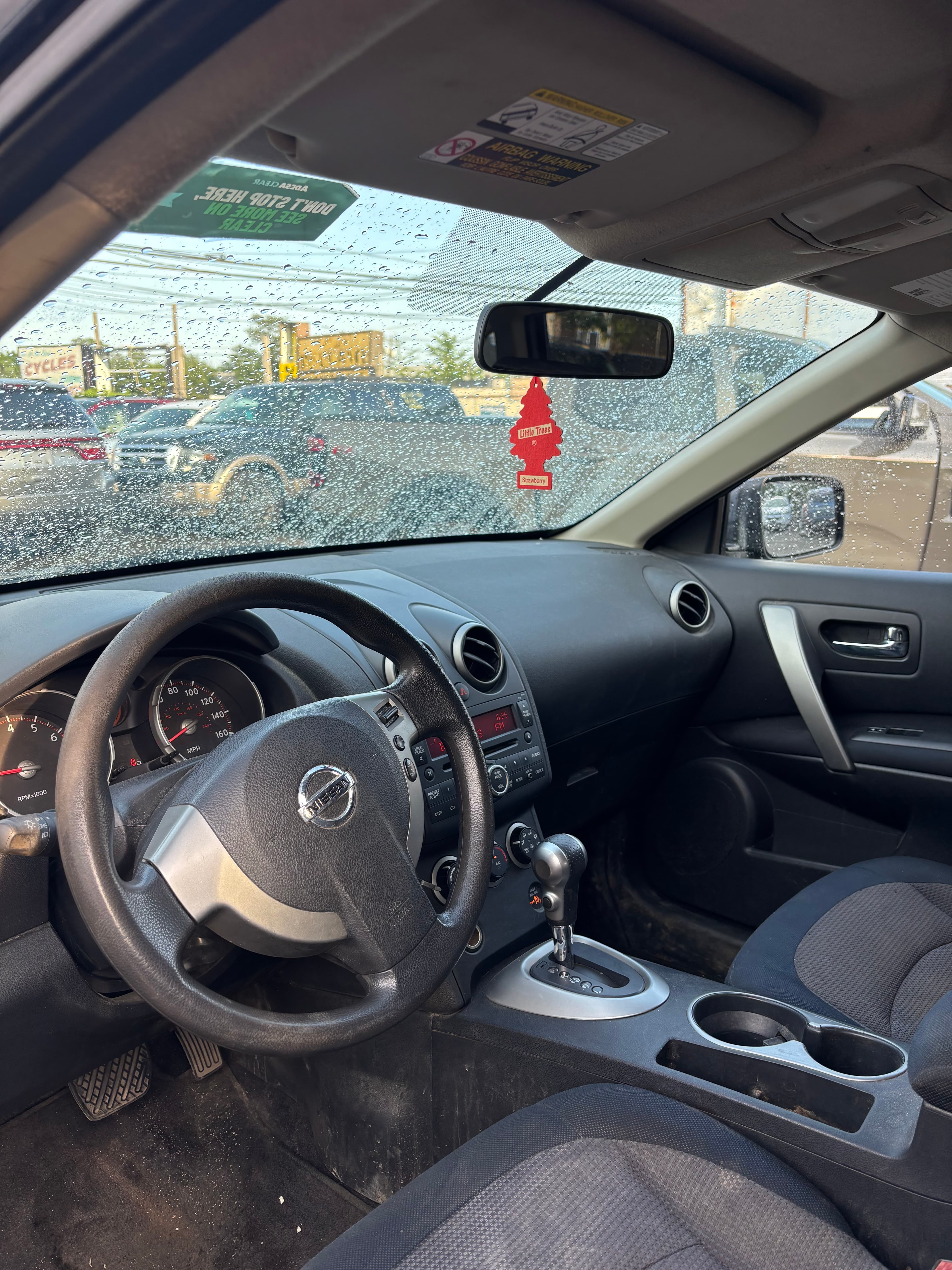 NISSAN Rogue photo 3