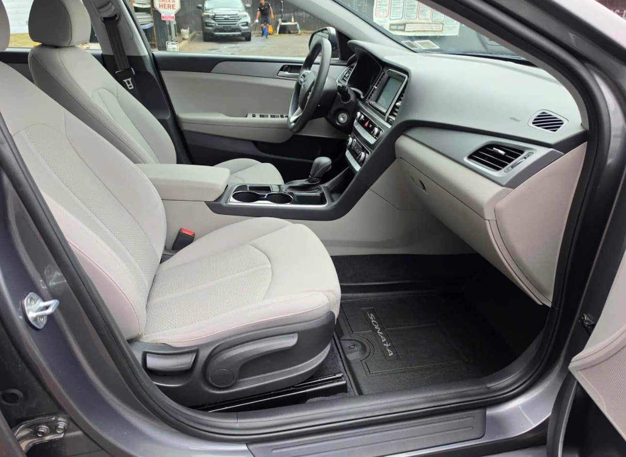 HYUNDAI SONATA photo 6