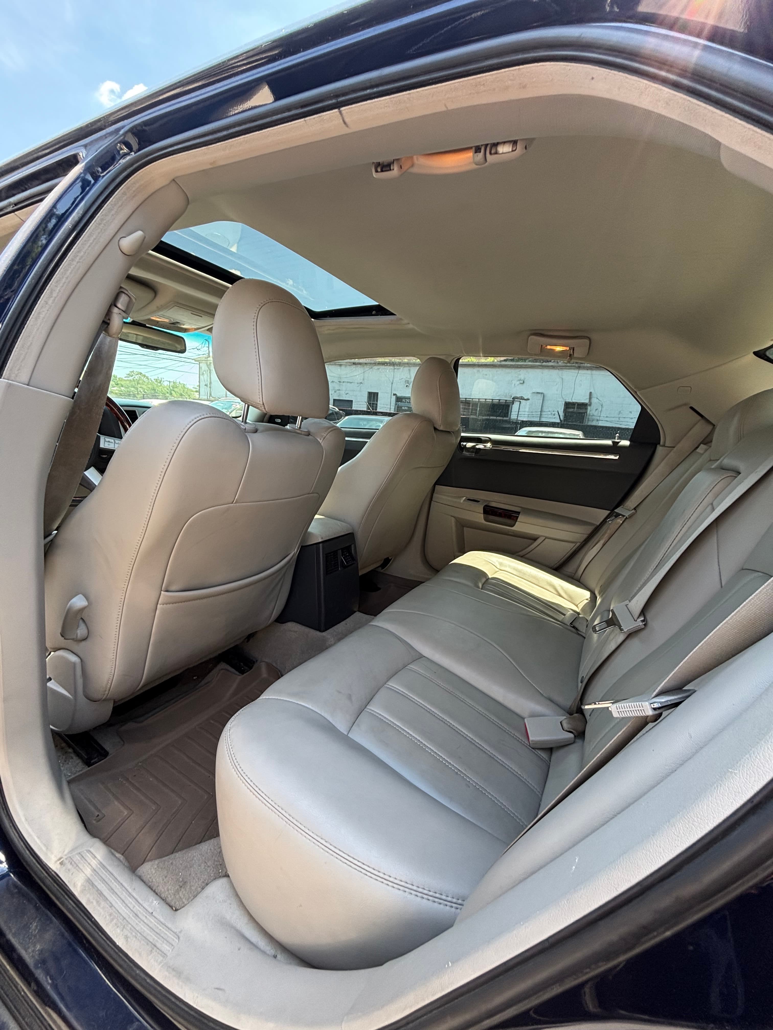 CHRYSLER 300C photo 8