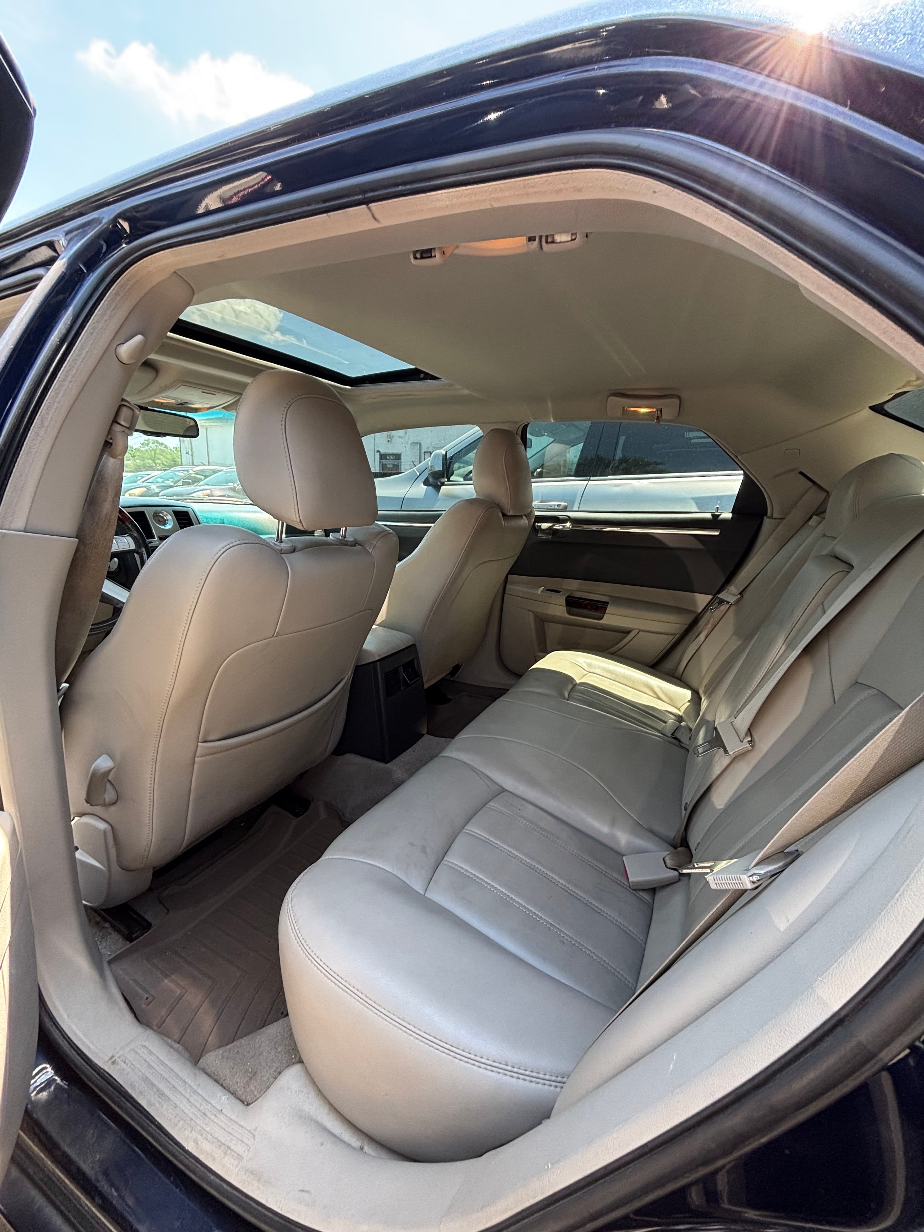 CHRYSLER 300C photo 9
