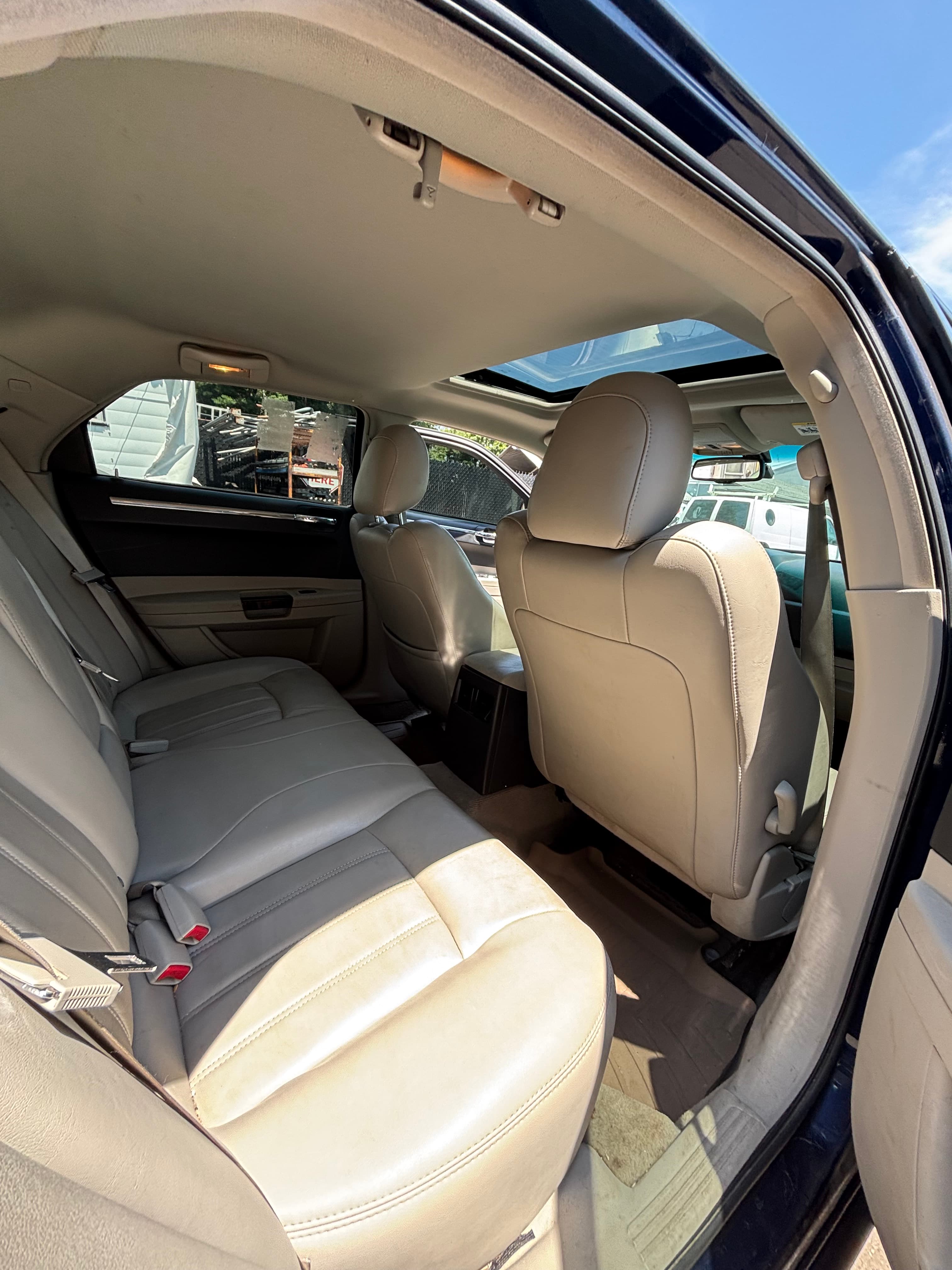 CHRYSLER 300C photo 13