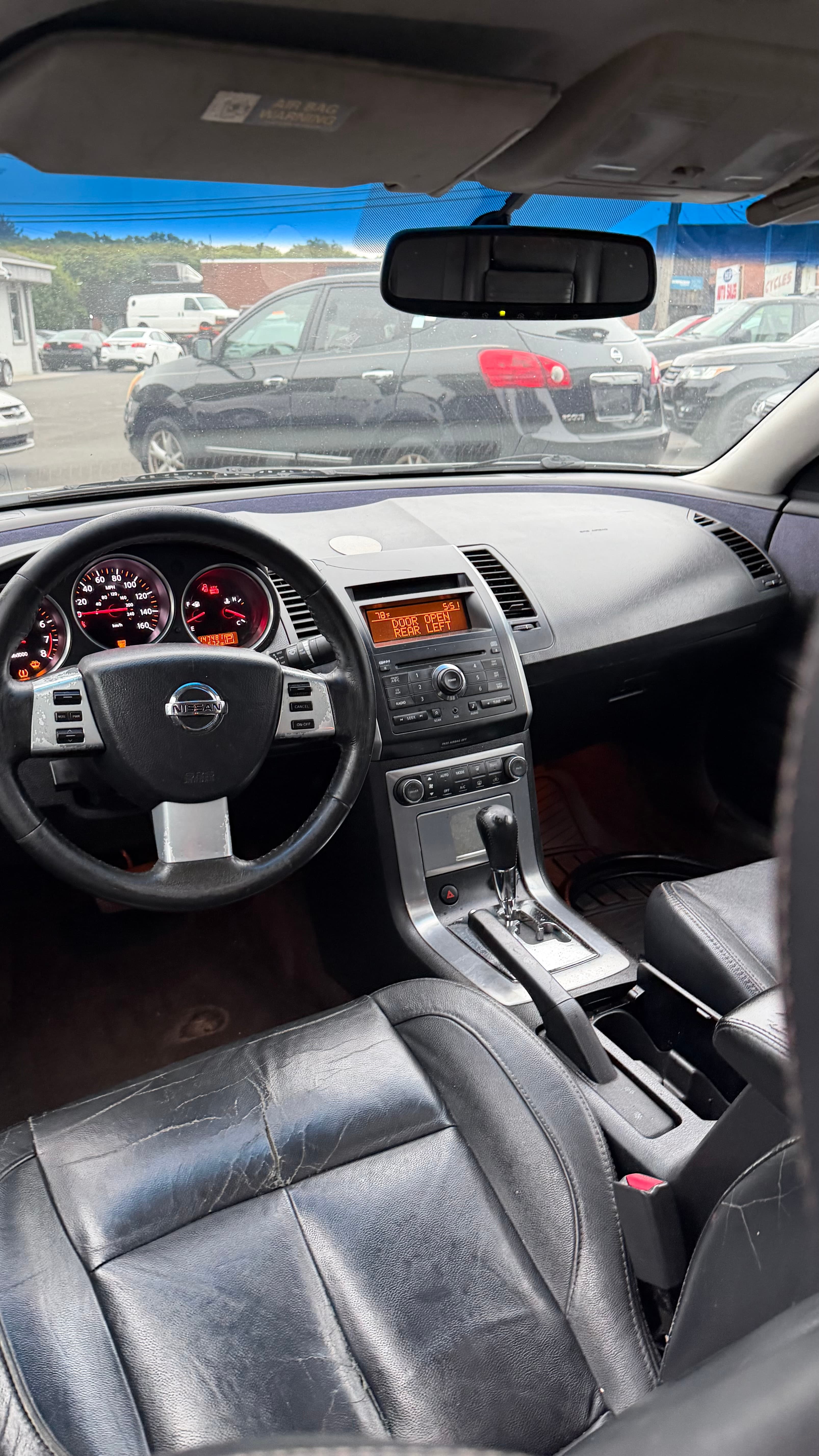 NISSAN MAXIMA photo 2