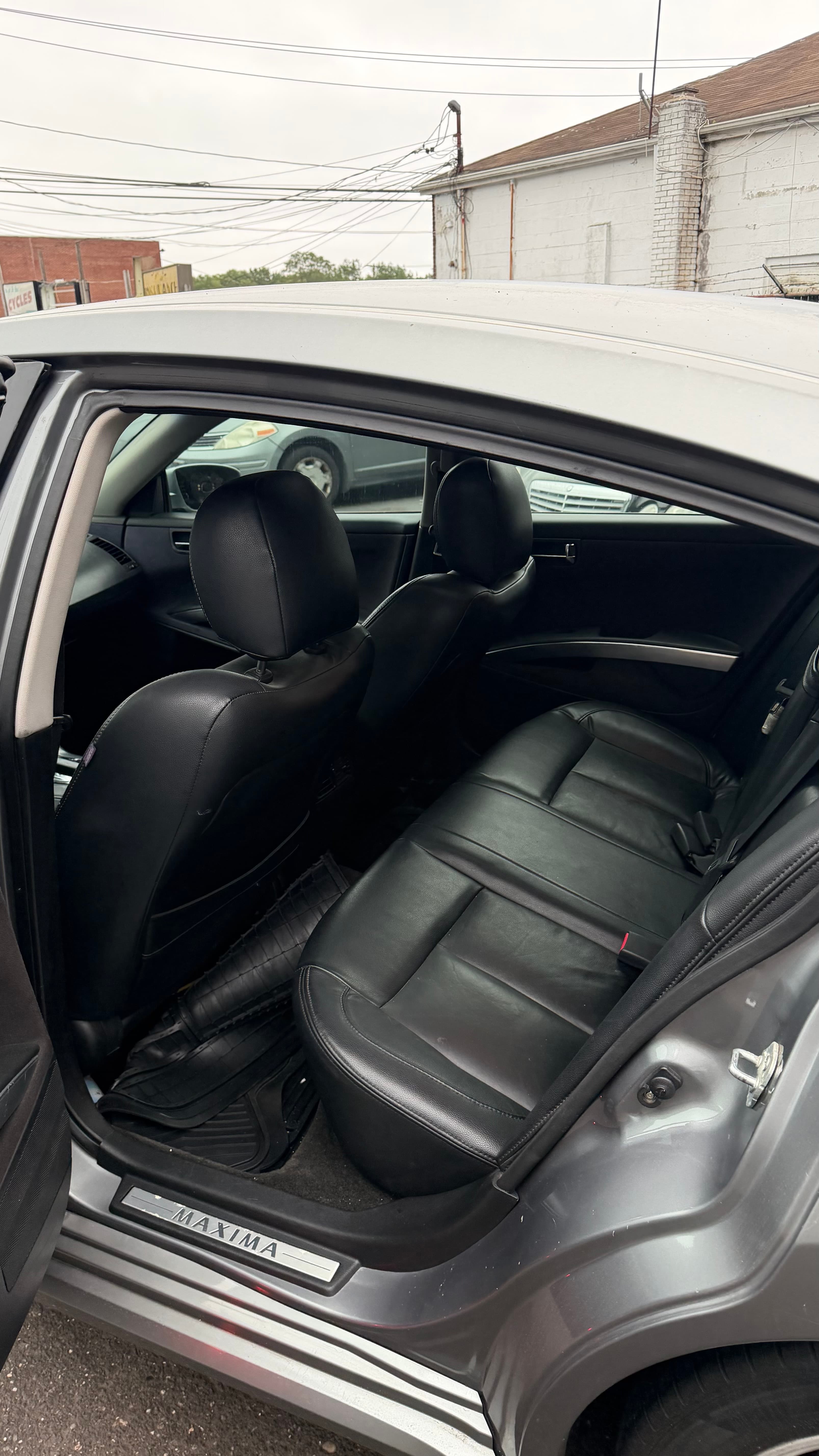 NISSAN MAXIMA photo 3