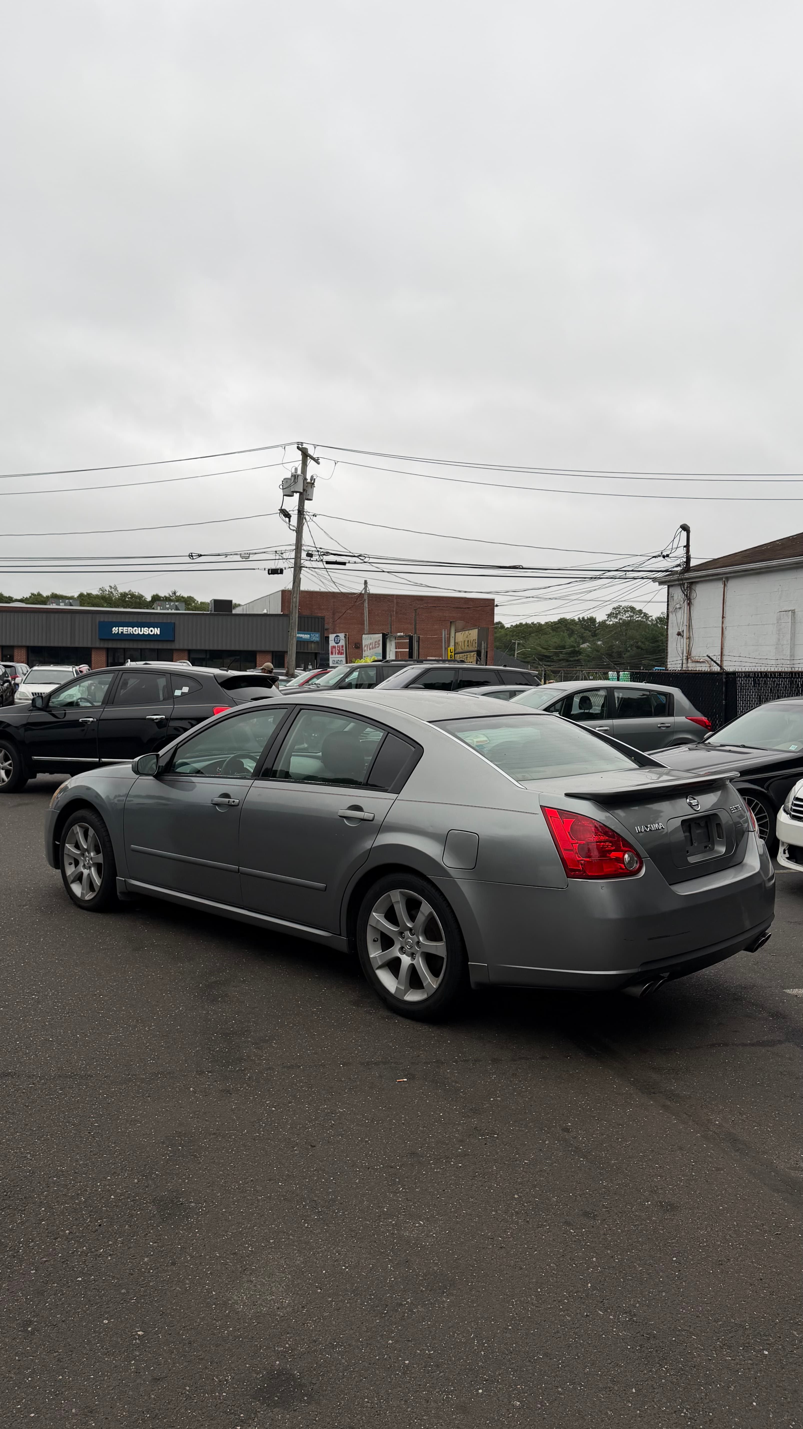 NISSAN MAXIMA photo 4