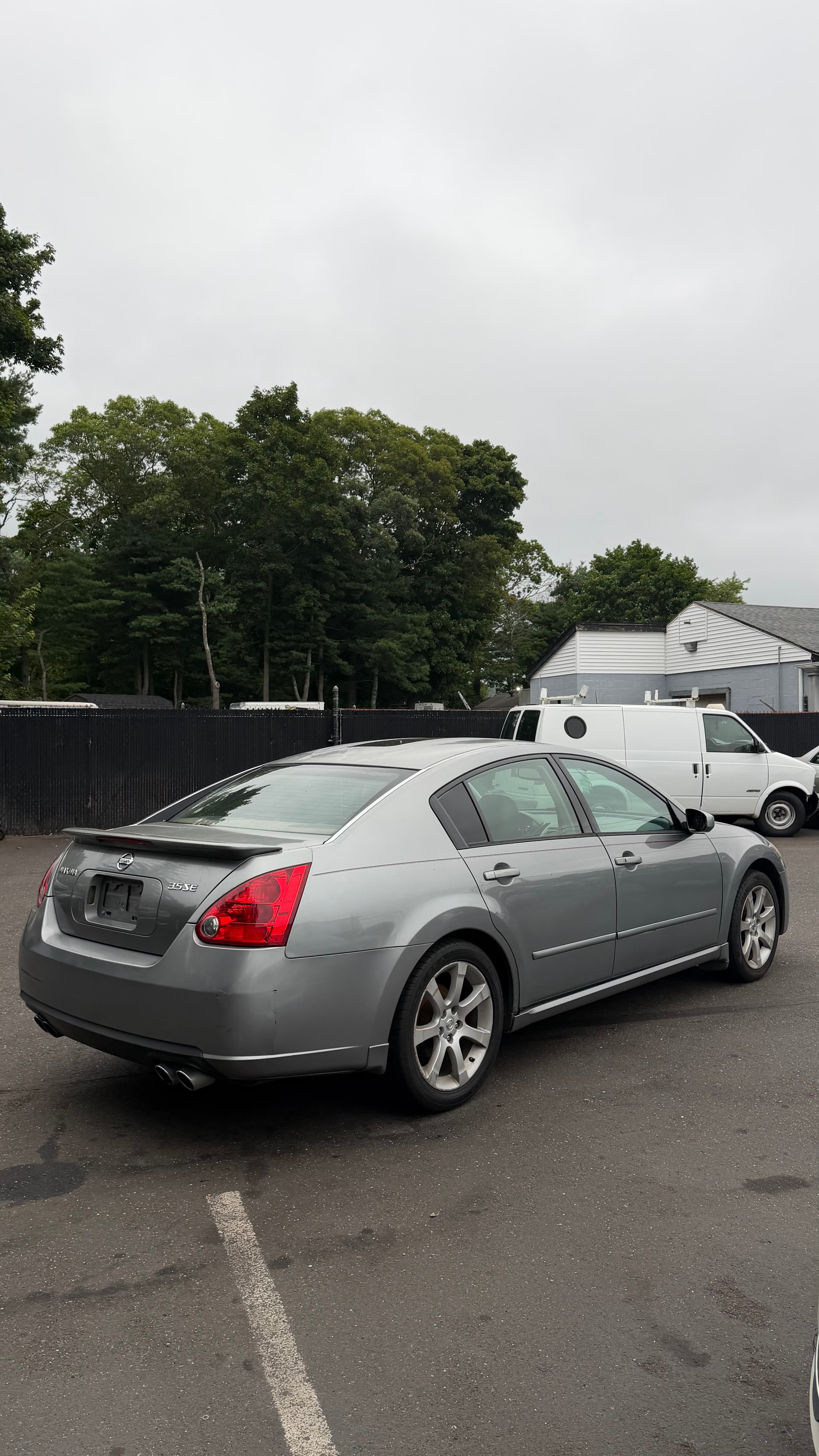 NISSAN MAXIMA photo 6