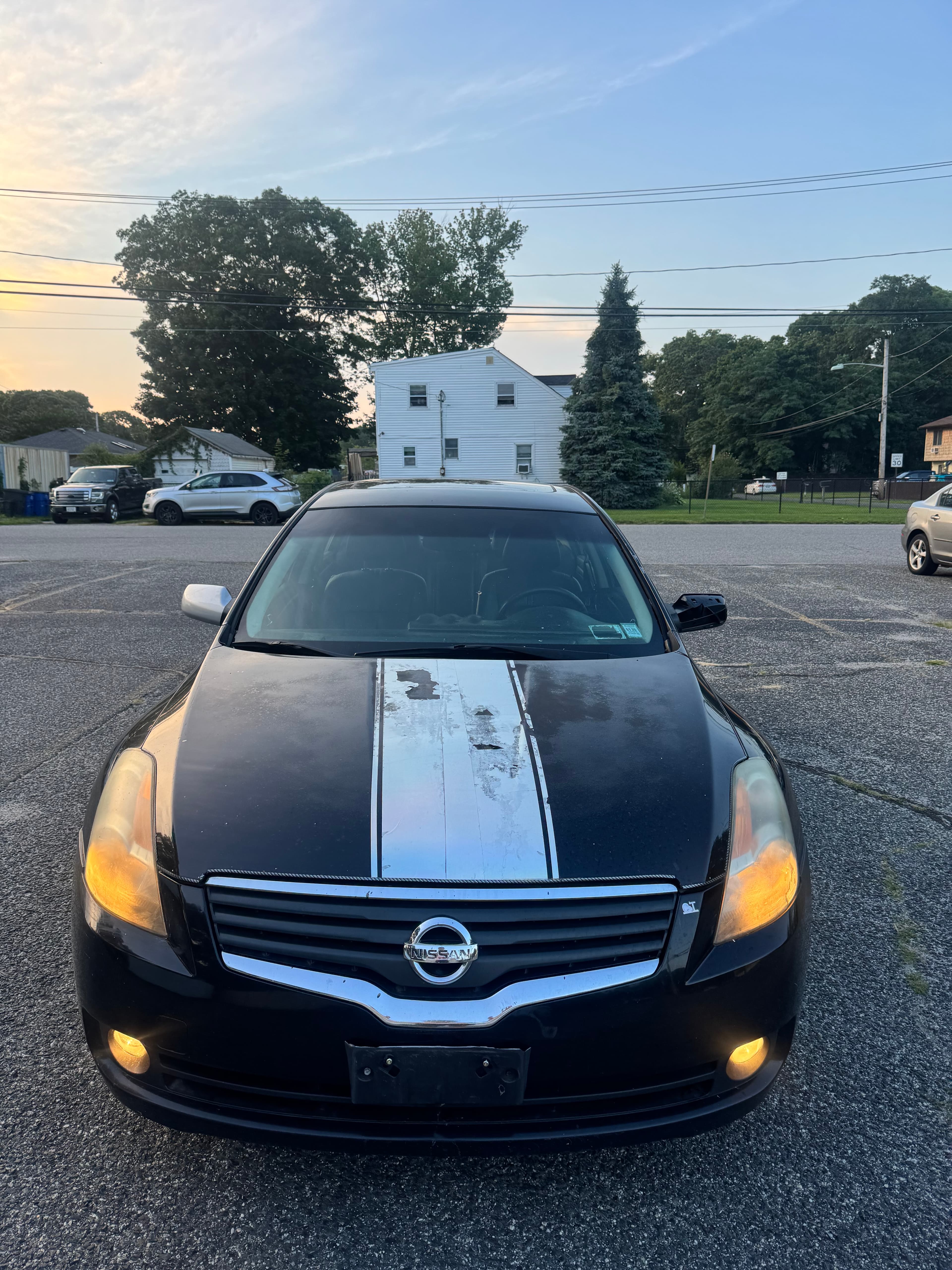 NISSAN Altima photo 2