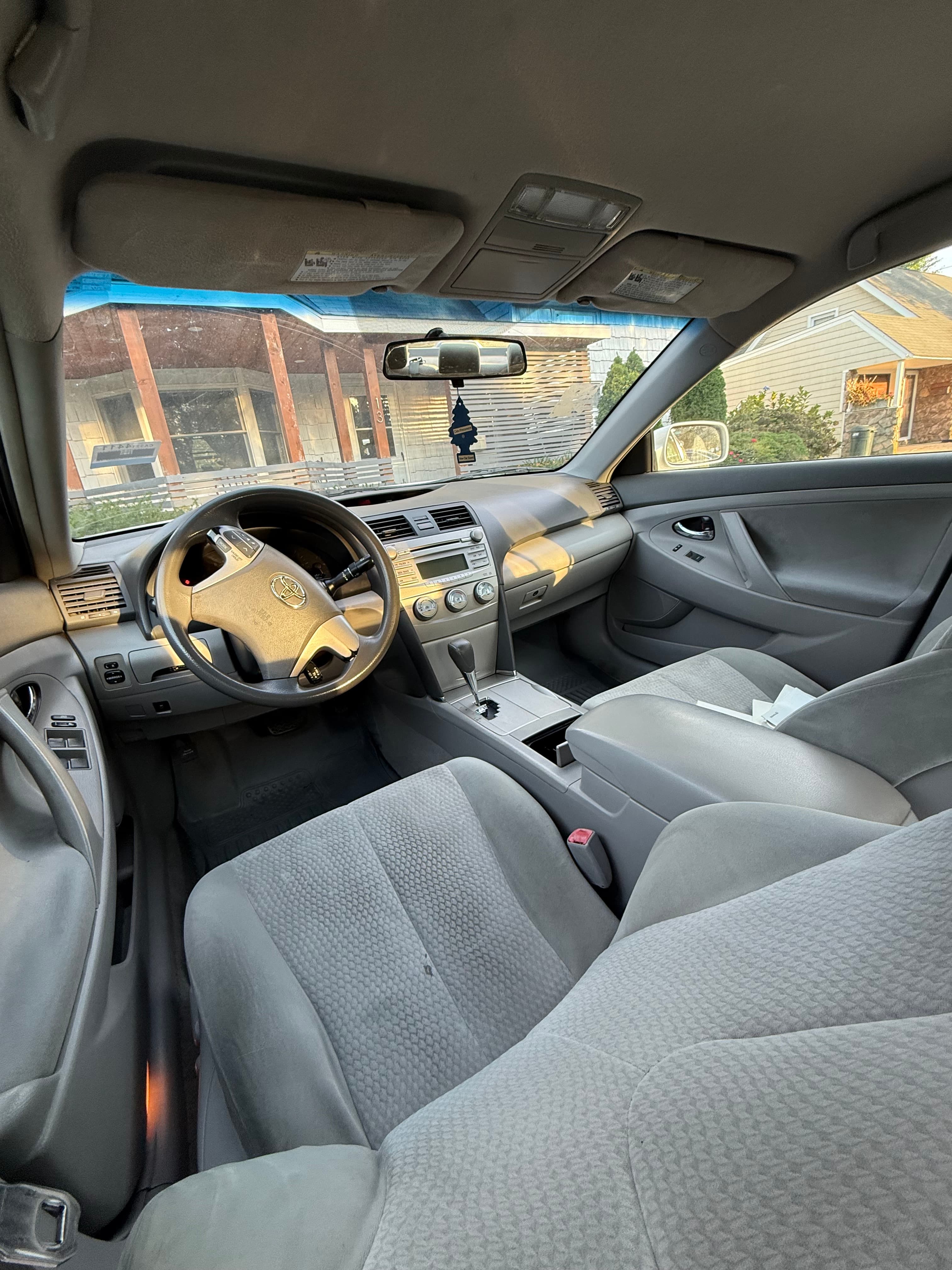 TOYOTA CAMRY photo 2