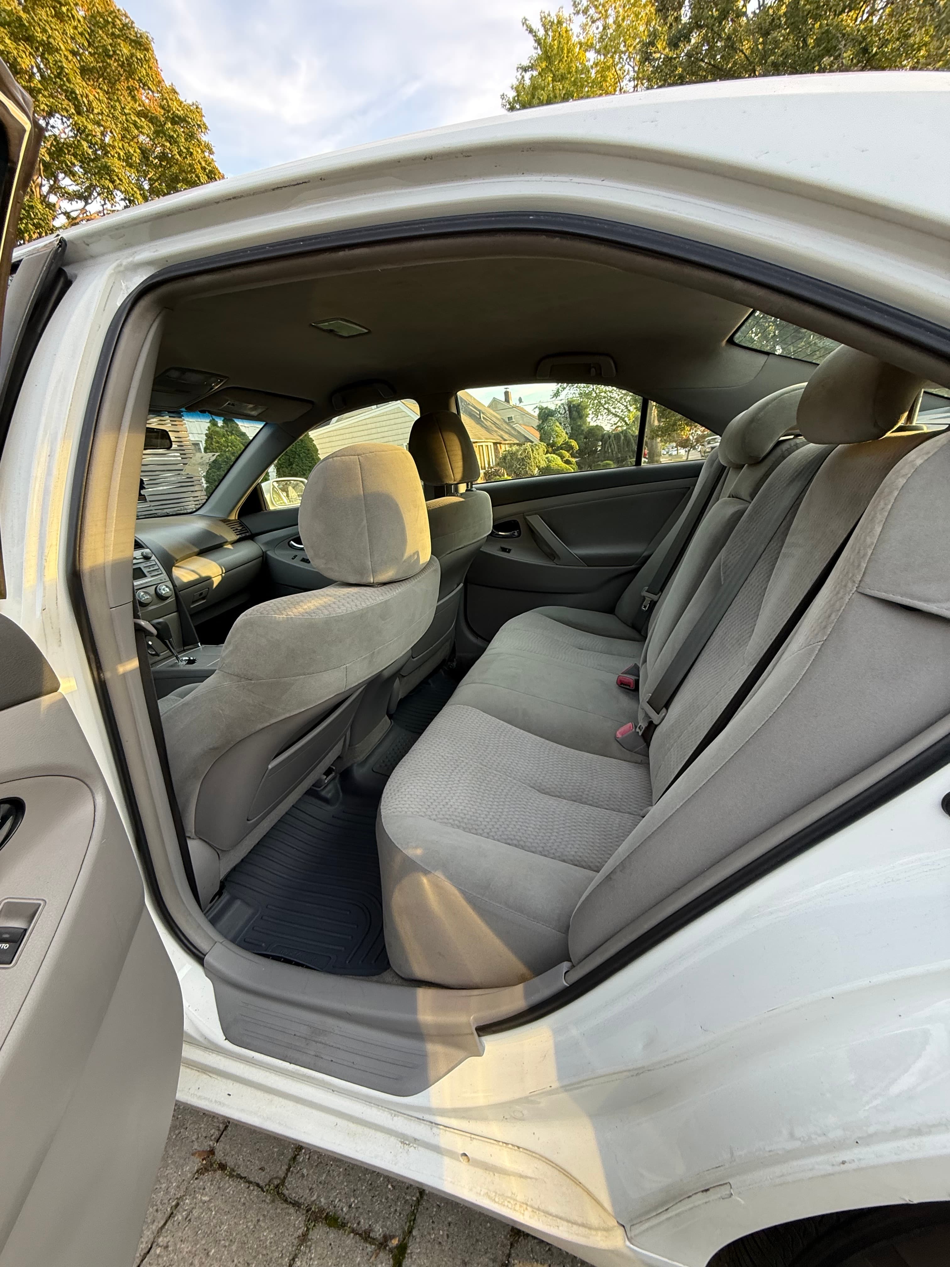 TOYOTA CAMRY photo 3