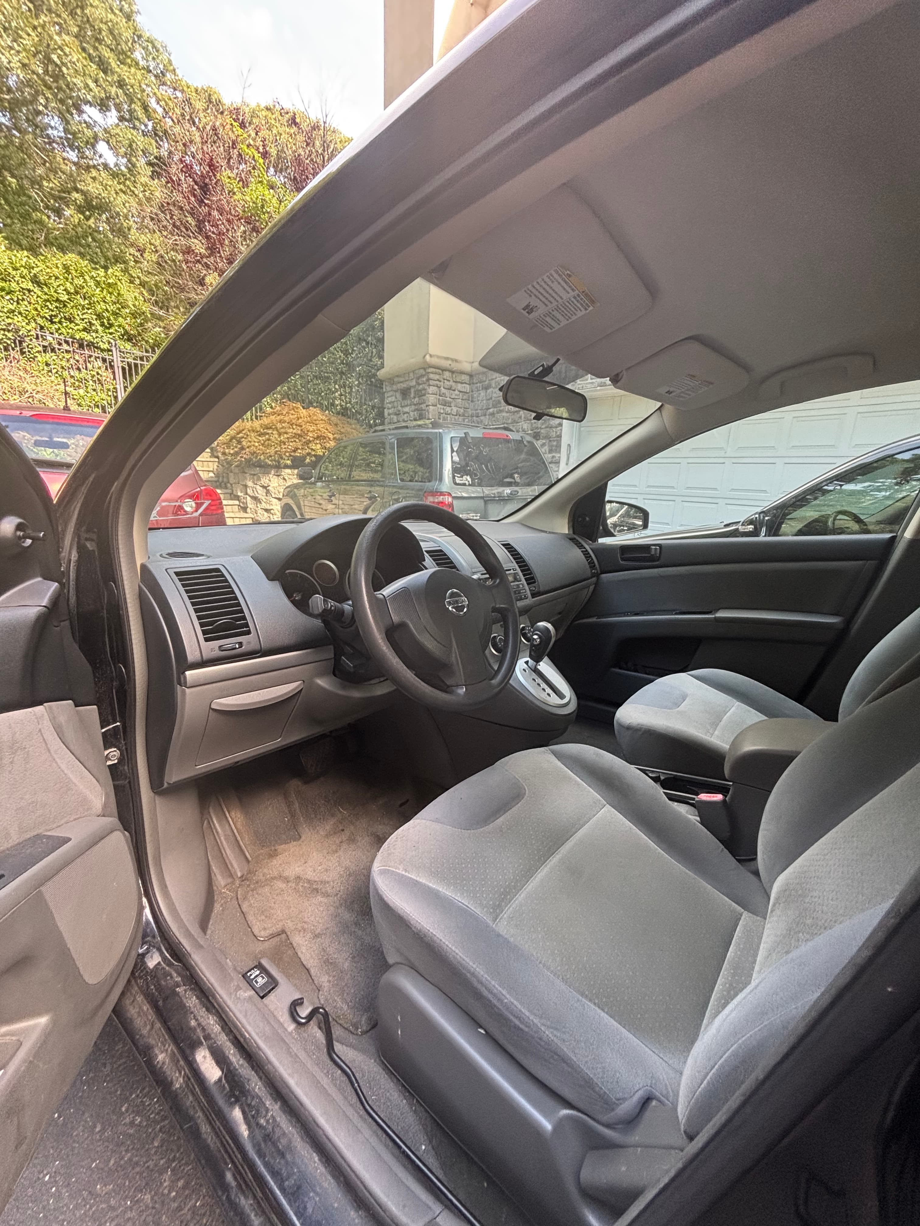 NISSAN SENTRA photo 2